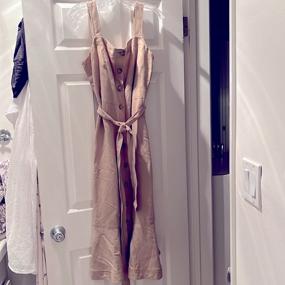Banana Republic Dresses & Skirts - Banana Republic Tan Dress Size 8